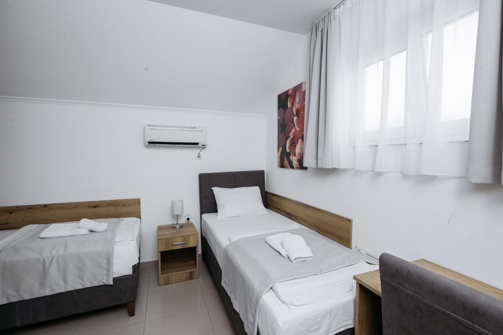 Twin room Dvokrevetna soba