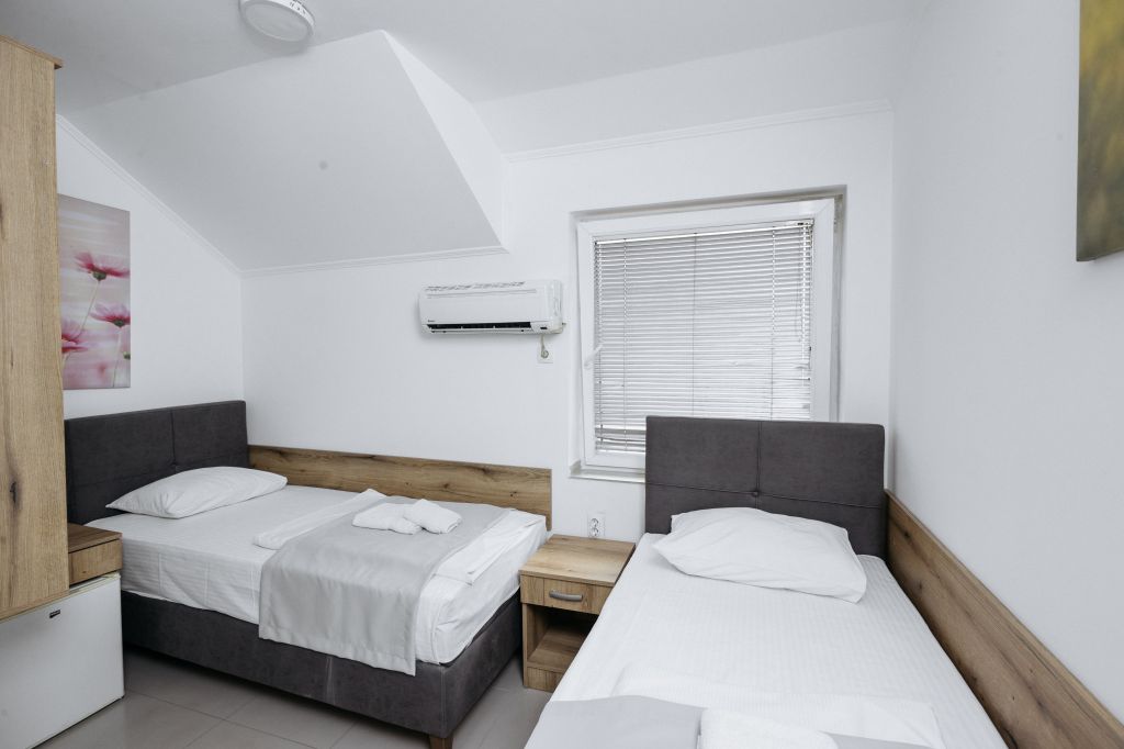Twin room Dvokrevetna soba
