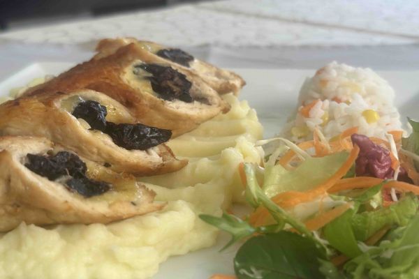 Pileći rolat sa suvim šljivama